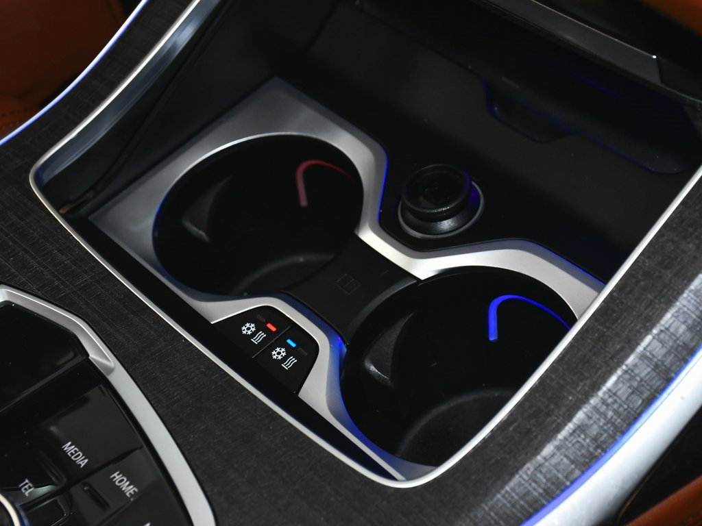 Used 2024 BMW ALPINA XB7 image 95