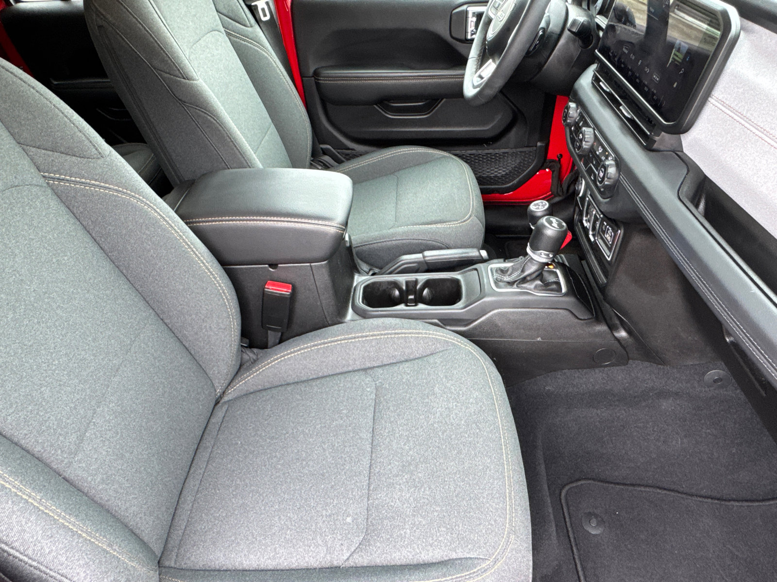 Used 2025 Jeep Wrangler Sahara image 14