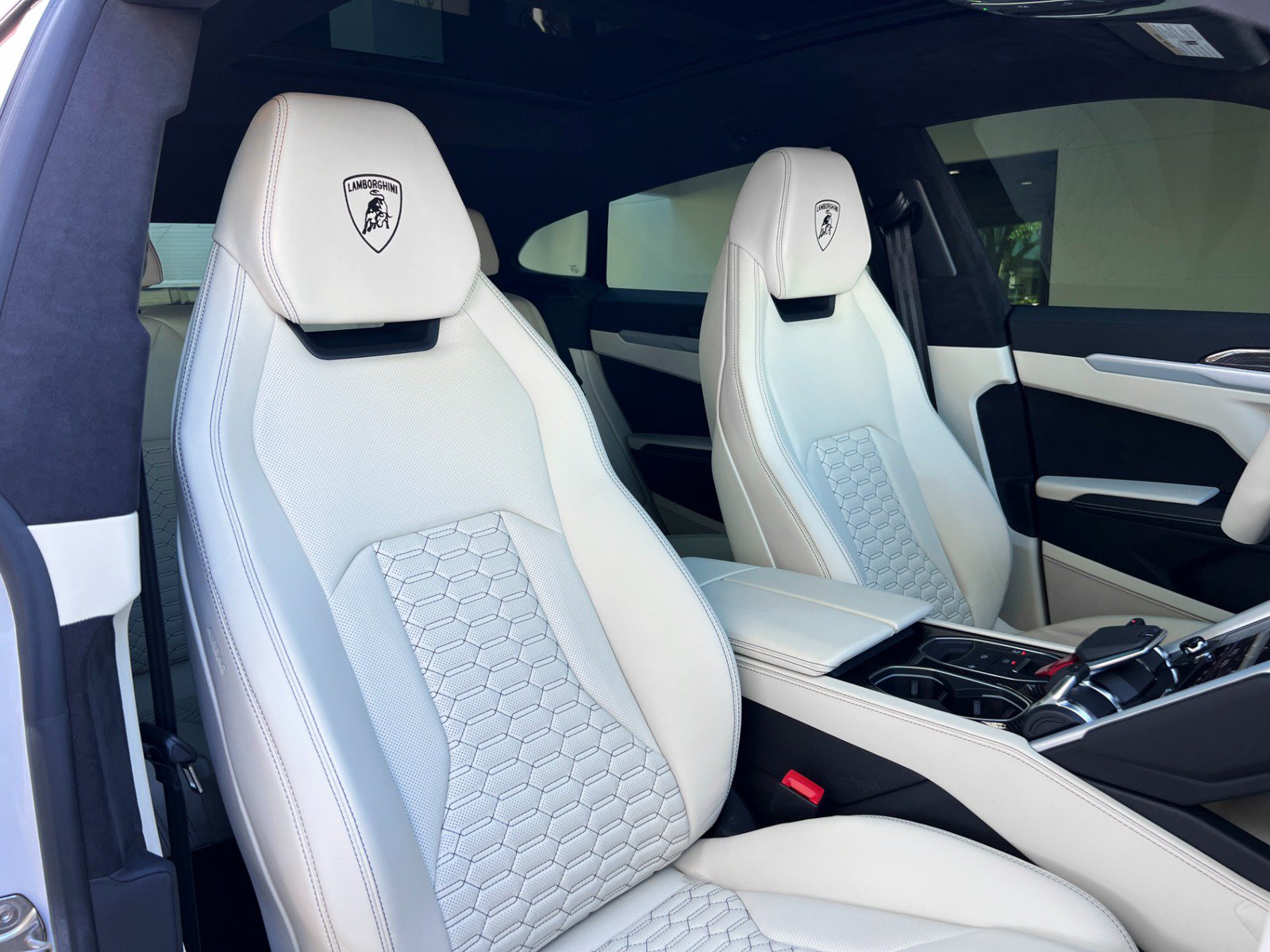 Used 2021 Lamborghini Urus AWD/4WD image 28