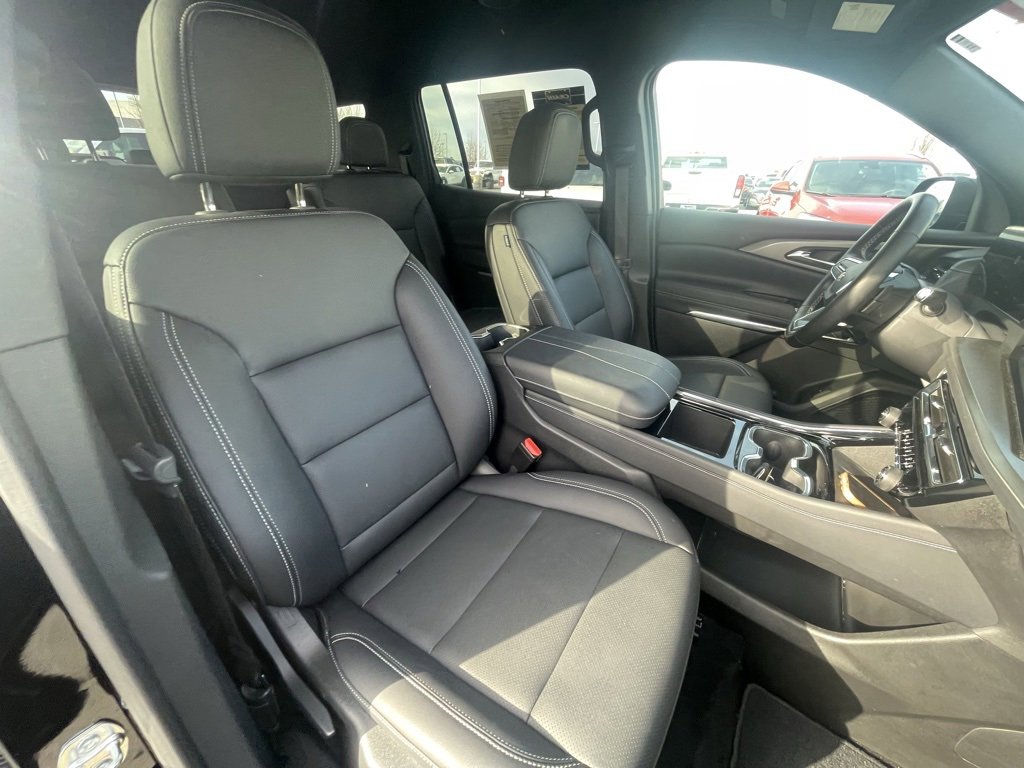 Used 2025 Chevrolet Traverse LT image 28