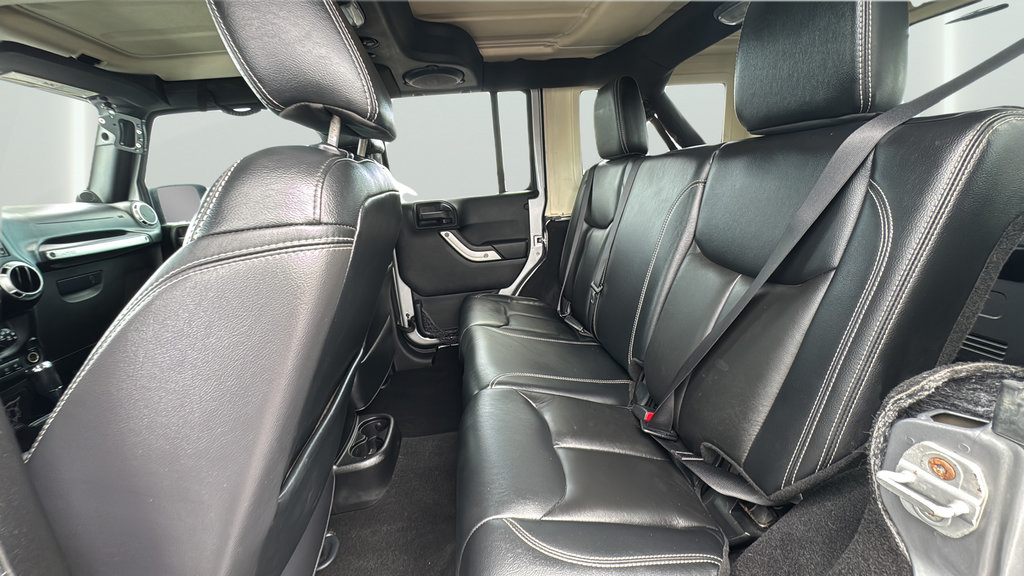 Used 2013 Jeep Wrangler Unlimited Sahara w/ Connectivity Group AWD/4WD image 33