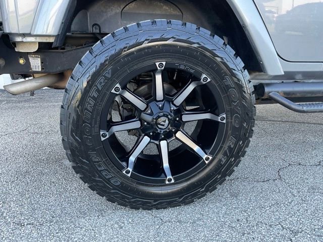 Used 2017 Jeep Wrangler Unlimited Sahara w/ Connectivity Group AWD/4WD image 12