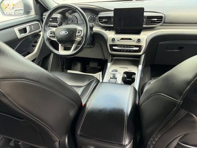Used 2022 Ford Explorer XLT w/ Equipment Group 202A AWD/4WD image 40