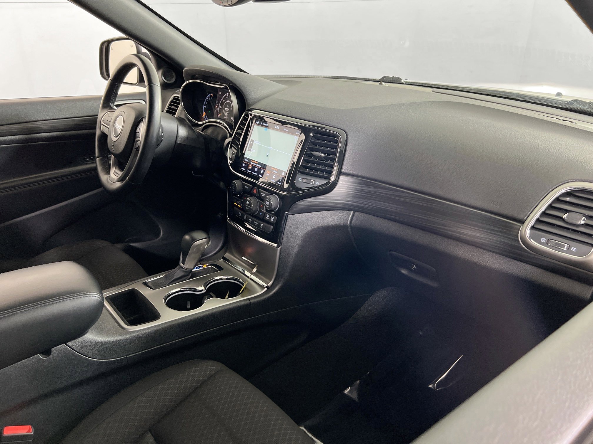 Used 2022 Jeep Grand Cherokee Laredo E w/ Security & Convenience Group image 27