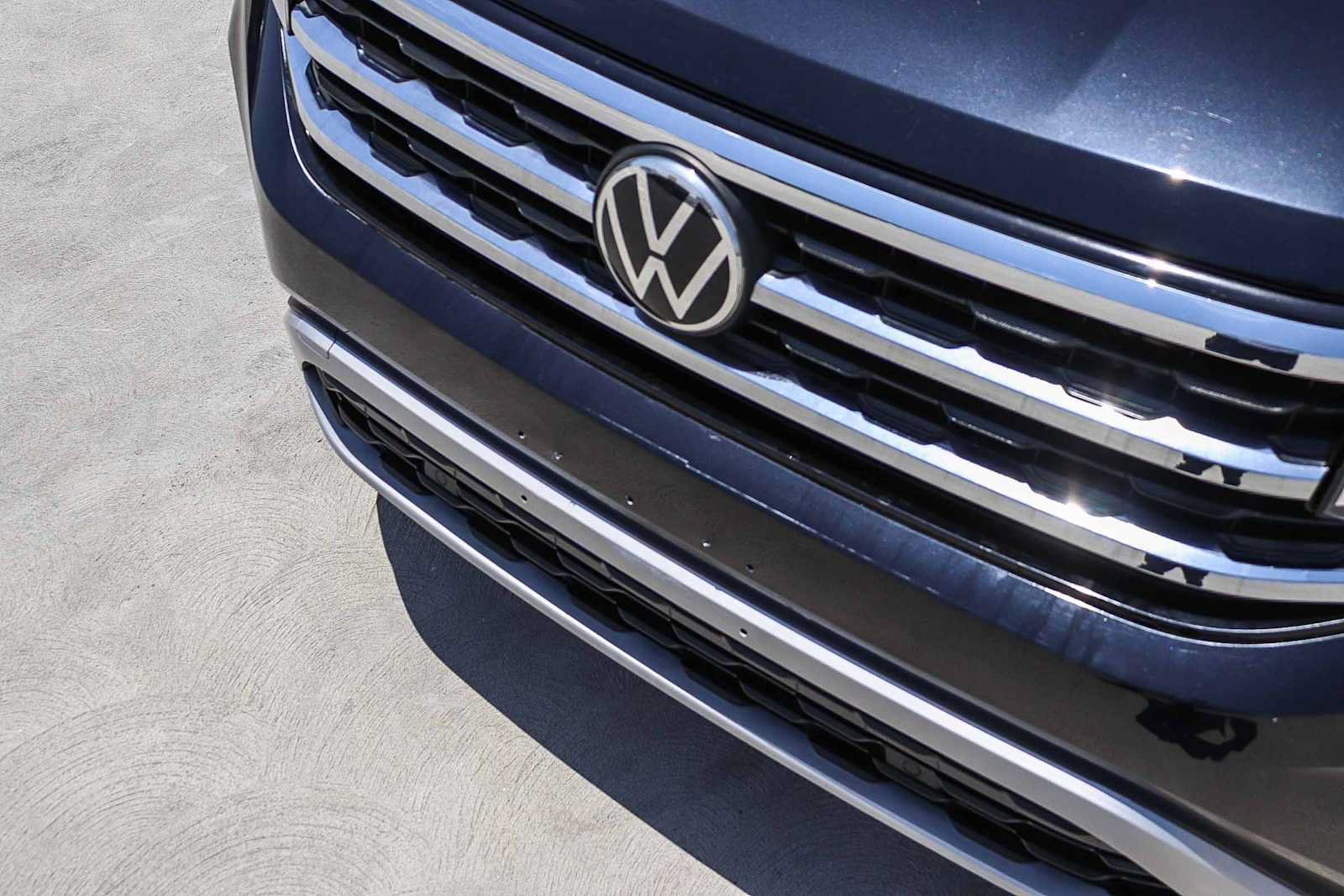 Certified 2020 Volkswagen Atlas Cross Sport SE FWD image 8