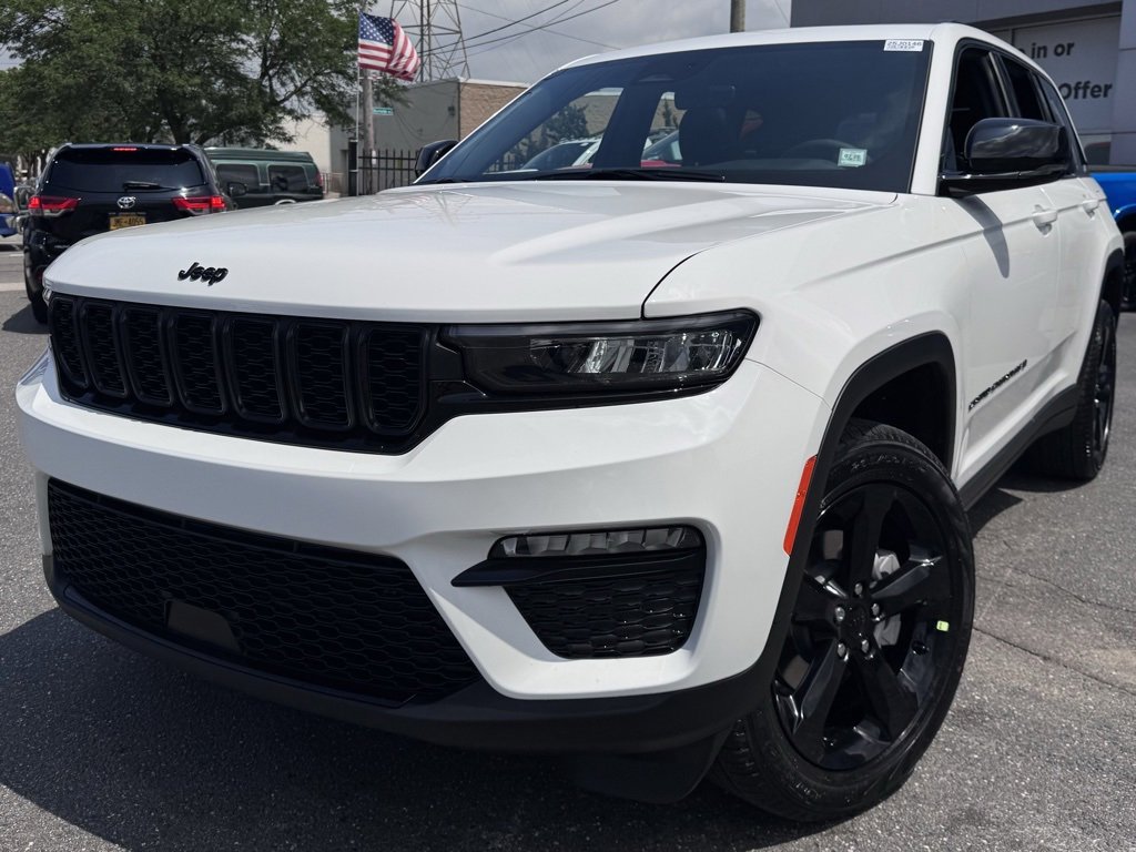 New 2025 Jeep Grand Cherokee Limited w/ Black Appearance Package image 3