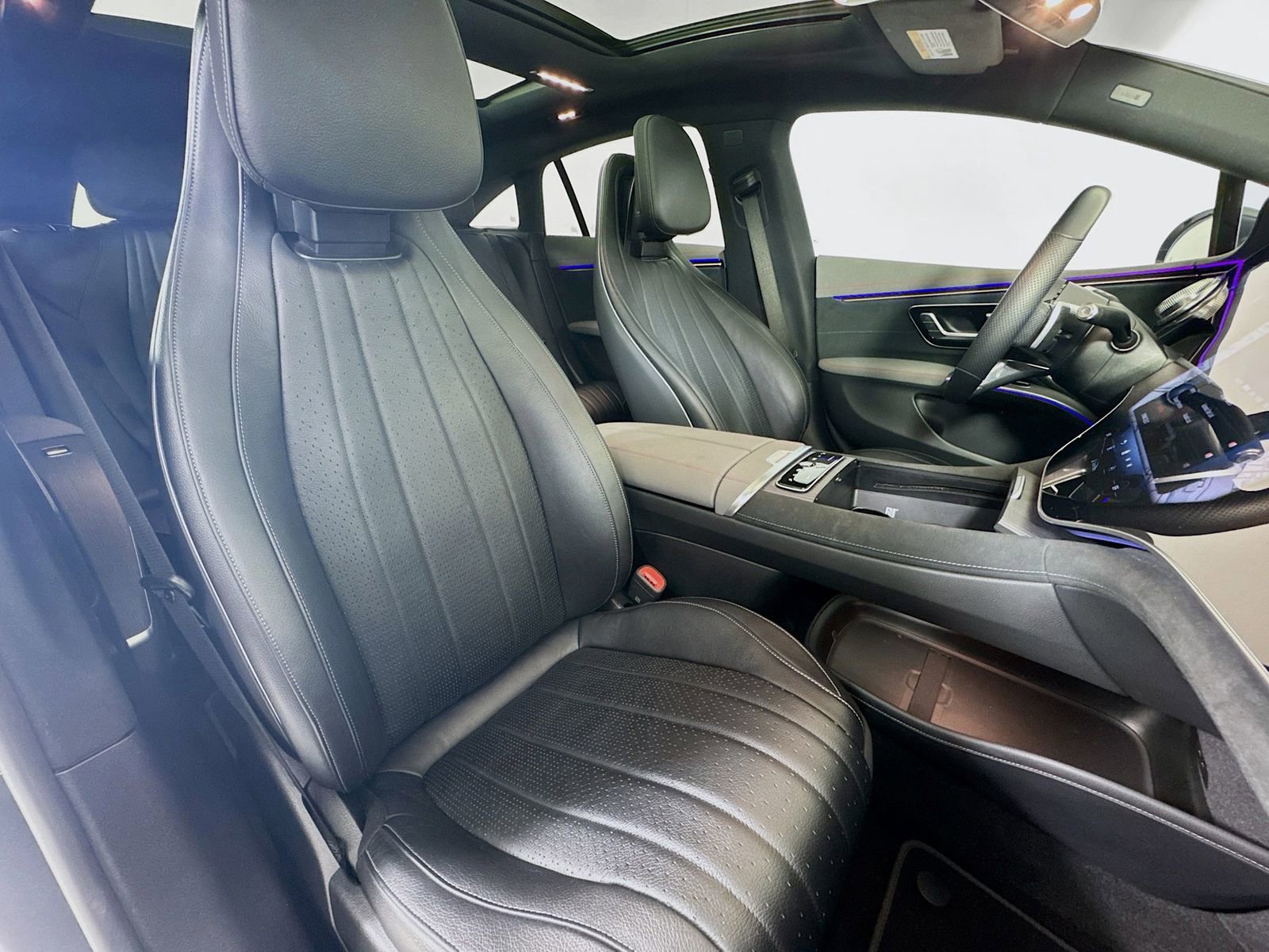 Used 2022 Mercedes-Benz EQS 580 4MATIC Sedan image 27