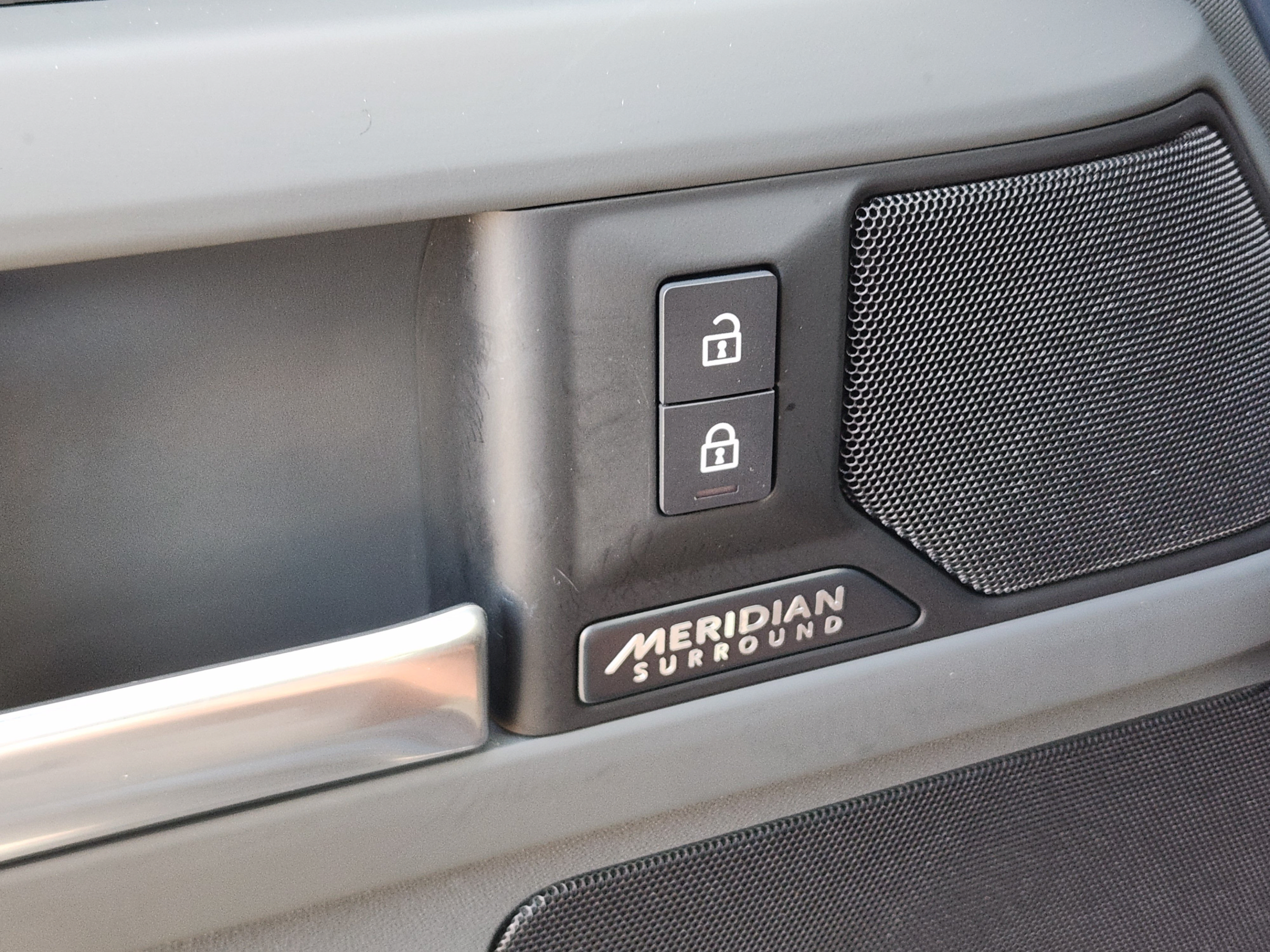 Certified 2026 Land Rover Defender 110 X-Dynamic SE AWD/4WD image 18