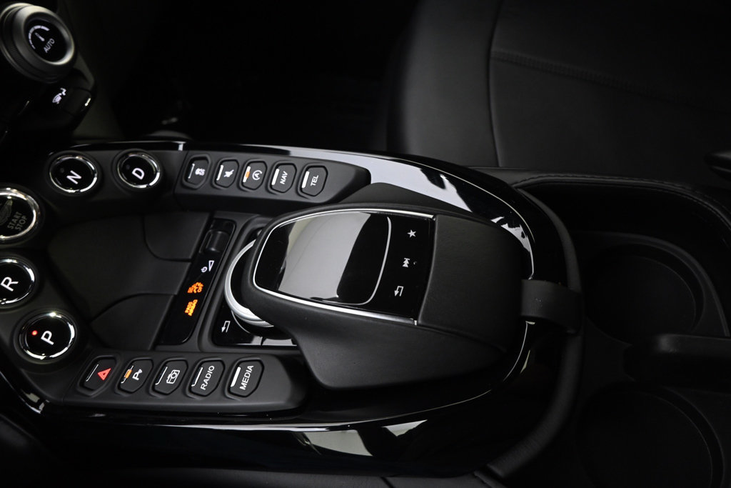 Used 2020 Aston Martin V8 Vantage Coupe RWD image 34