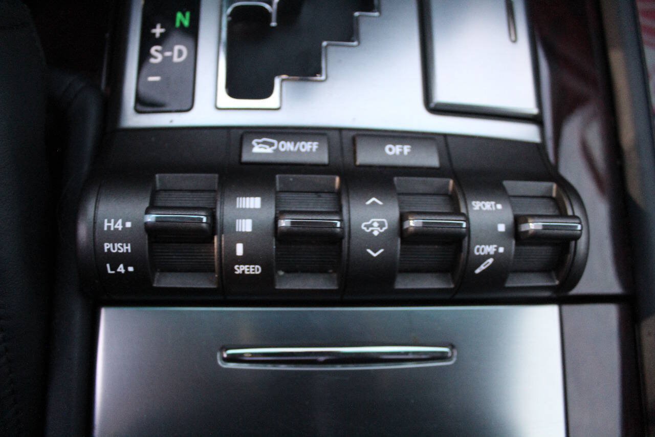 Used 2011 Lexus LX 570 4WD w/ Luxury Pkg image 18