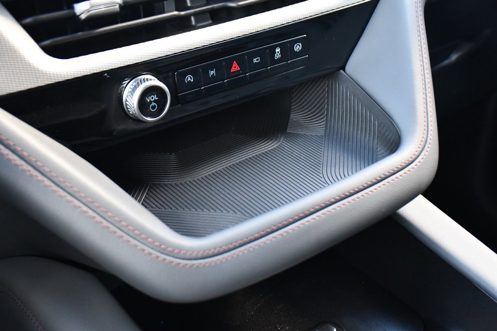 Used 2025 Ford Explorer Active w/ Active Comfort Package image 31