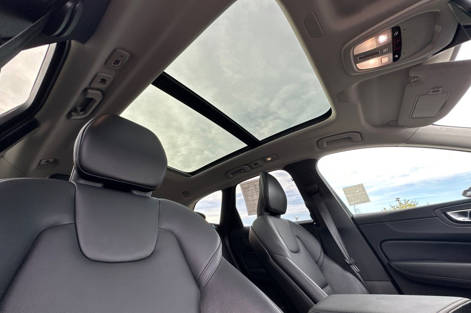 Certified 2024 Volvo XC60 B5 Core image 20