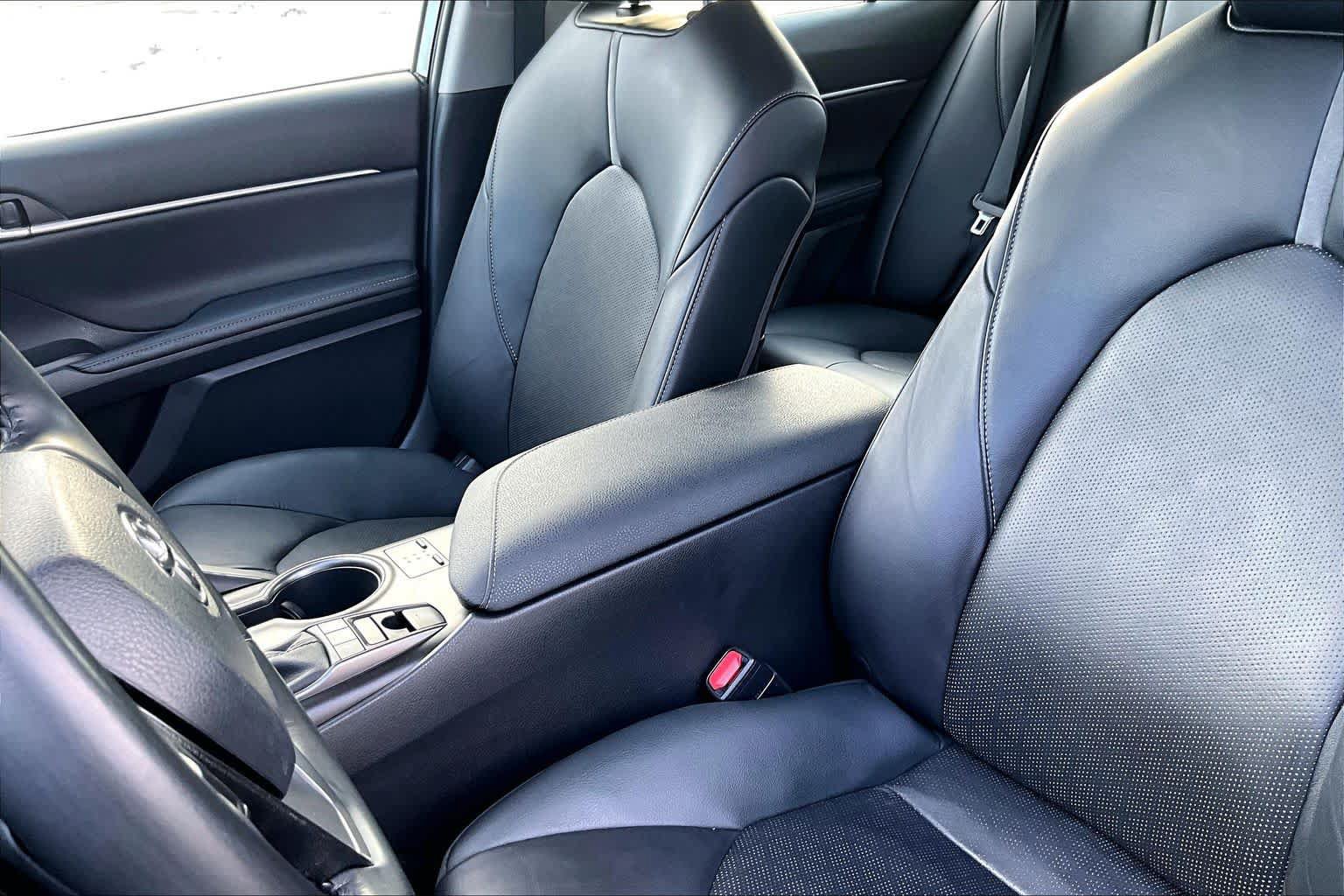 Used 2022 Toyota Camry XSE FWD image 8
