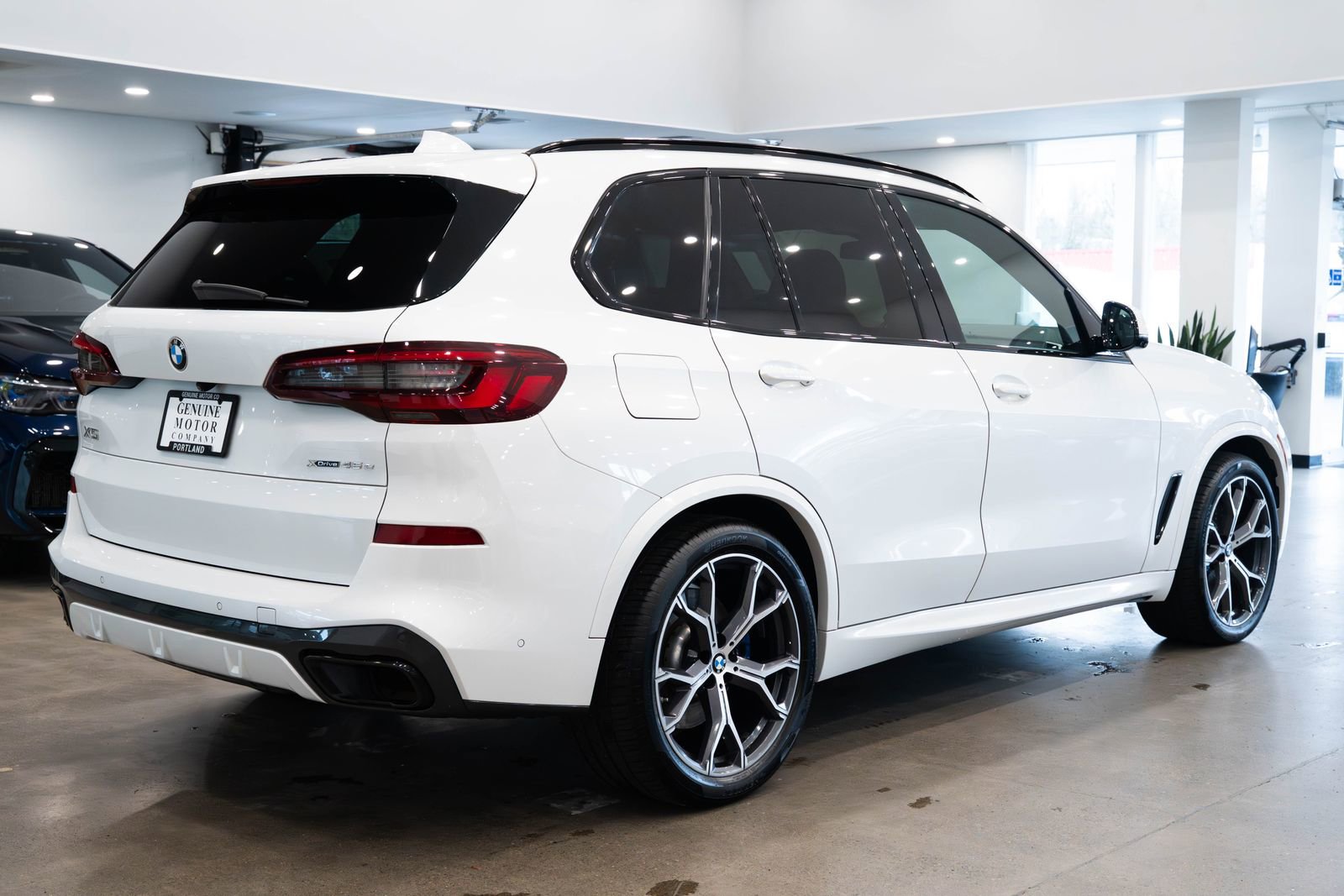 Used 2021 BMW X5 xDrive45e w/ M Sport Package image 4