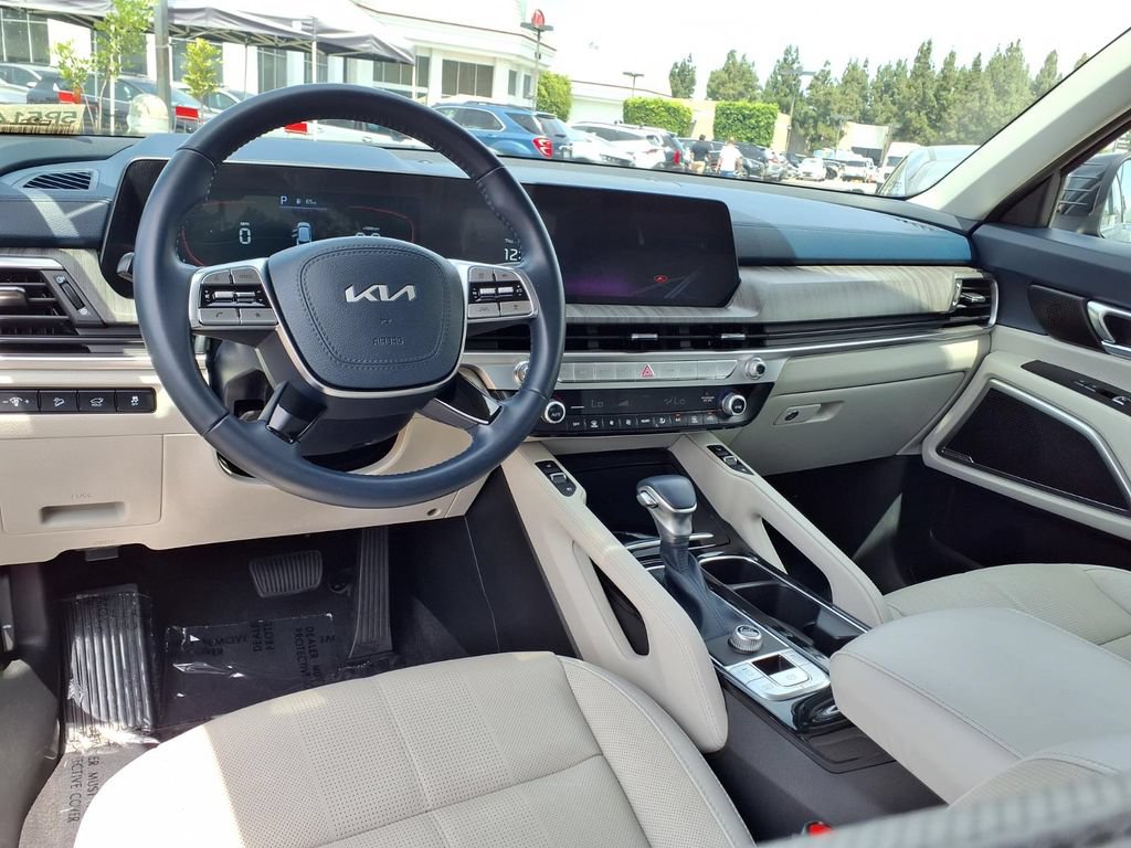 Certified 2024 Kia Telluride EX w/ EX Captain's Chair Package FWD image 11
