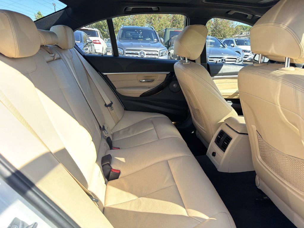 Used 2018 BMW 330i Sedan RWD image 9
