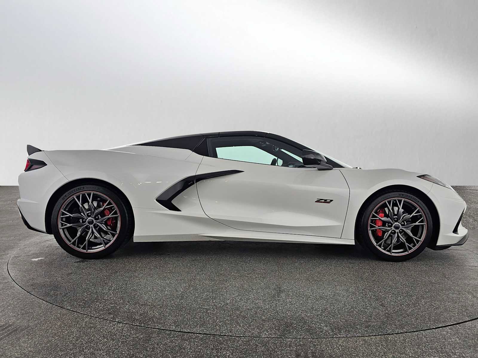 Used 2023 Chevrolet Corvette Stingray Premium Conv w/ Z51 Performance Package image 2
