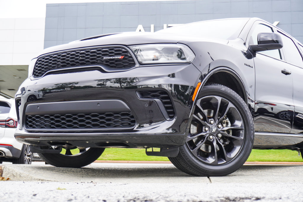 Used 2023 Dodge Durango R/T w/ Blacktop Package AWD/4WD image 2