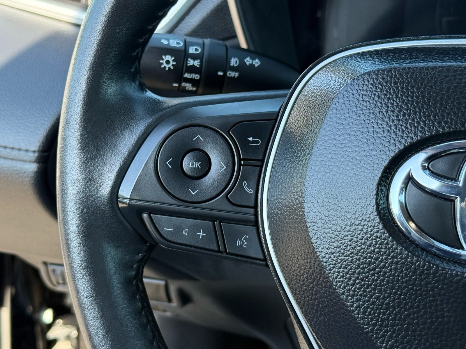 Used 2025 Toyota Corolla Cross XLE FWD image 17