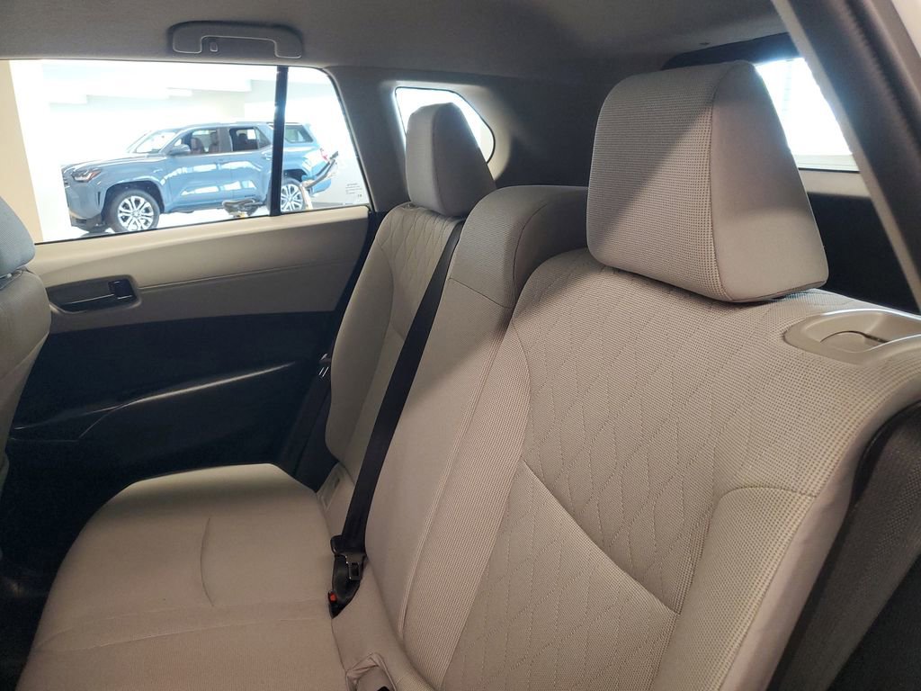 Used 2025 Toyota Corolla Cross L image 12