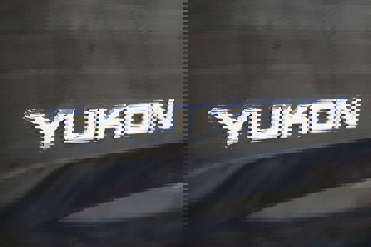 Used 2015 GMC Yukon SLT w/ HD Trailering Package image 18