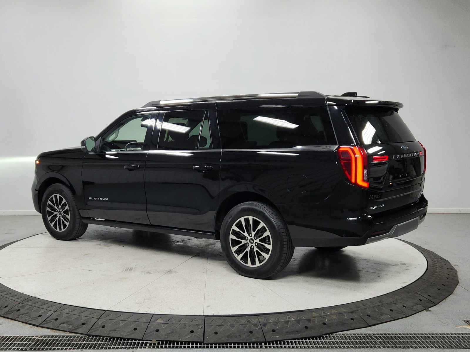 Used 2025 Ford Expedition Max Platinum image 5