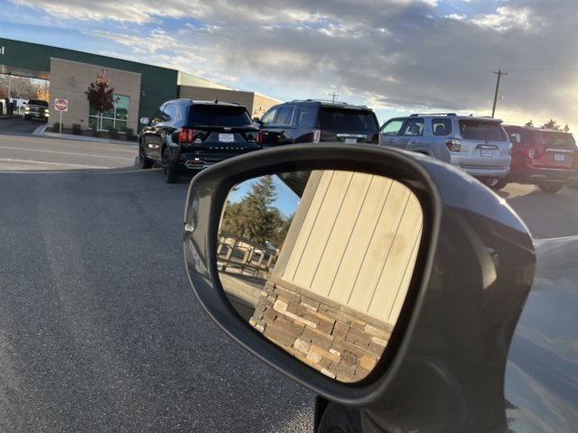 Used 2022 Chrysler Pacifica Touring-L image 30