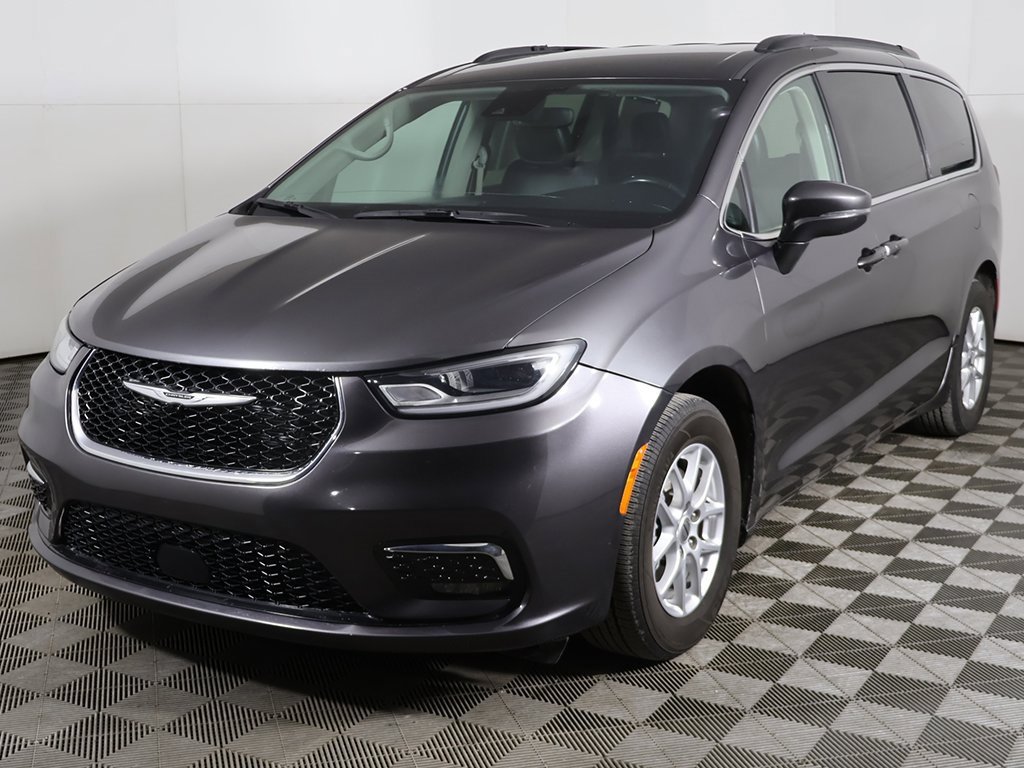 Used 2022 Chrysler Pacifica Touring-L image 9