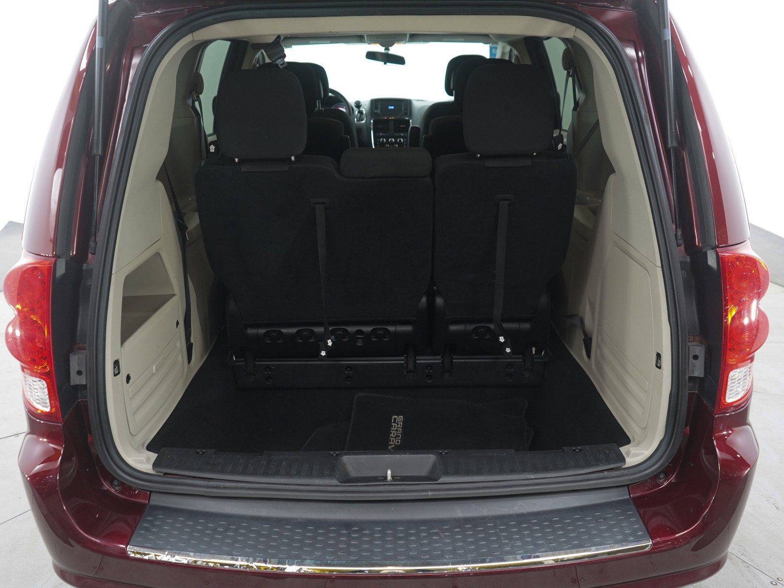 Used 2018 Dodge Grand Caravan SE image 17