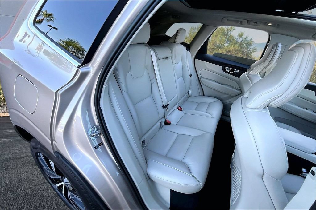 Used 2023 Volvo XC60 B5 Plus AWD/4WD image 27
