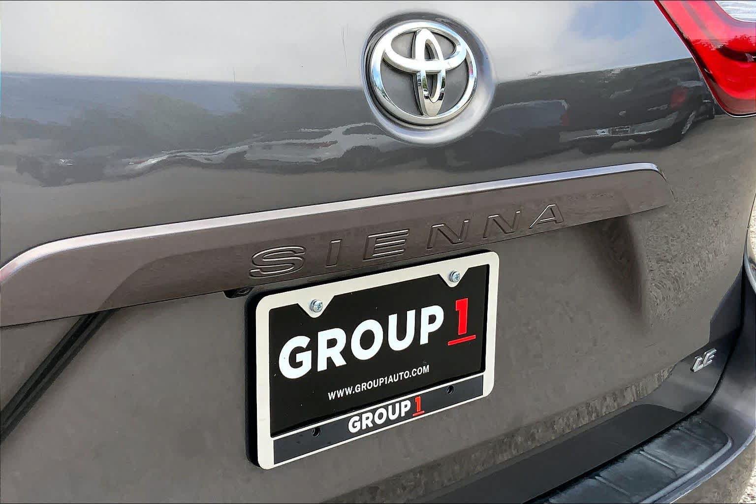 Used 2018 Toyota Sienna LE FWD image 30