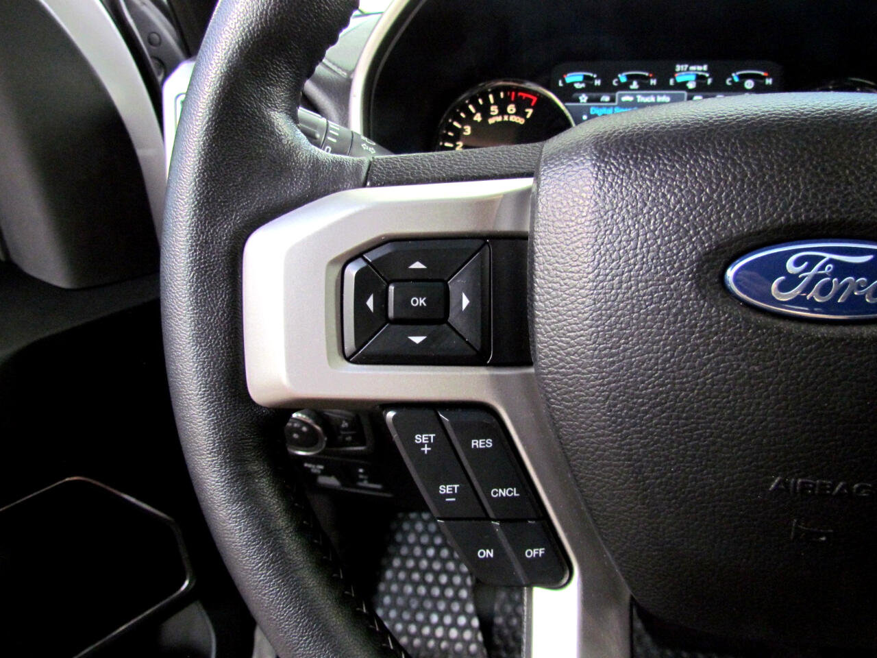 Used 2017 Ford F150 Lariat image 32