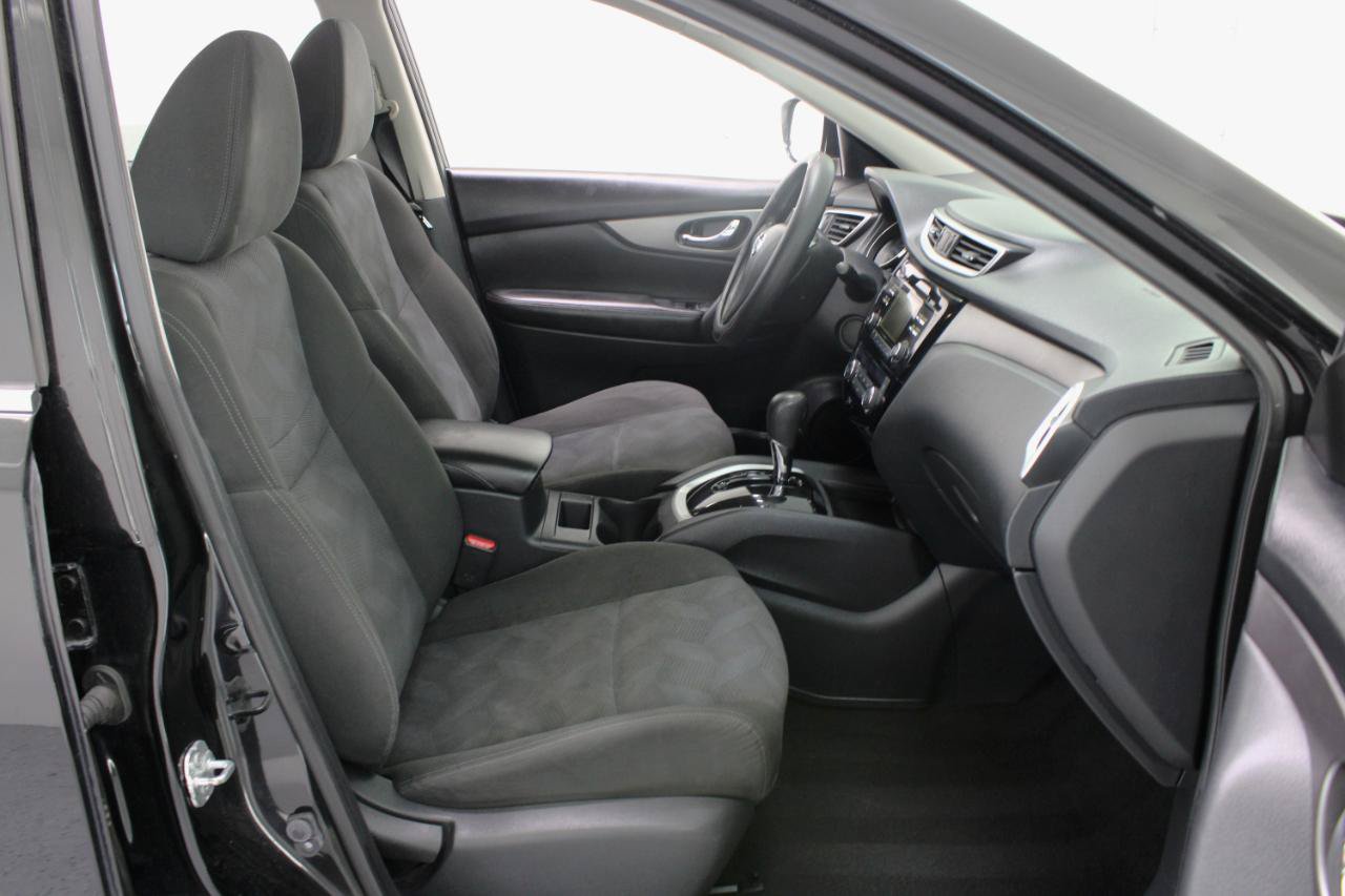 Used 2016 Nissan Rogue SV FWD image 44