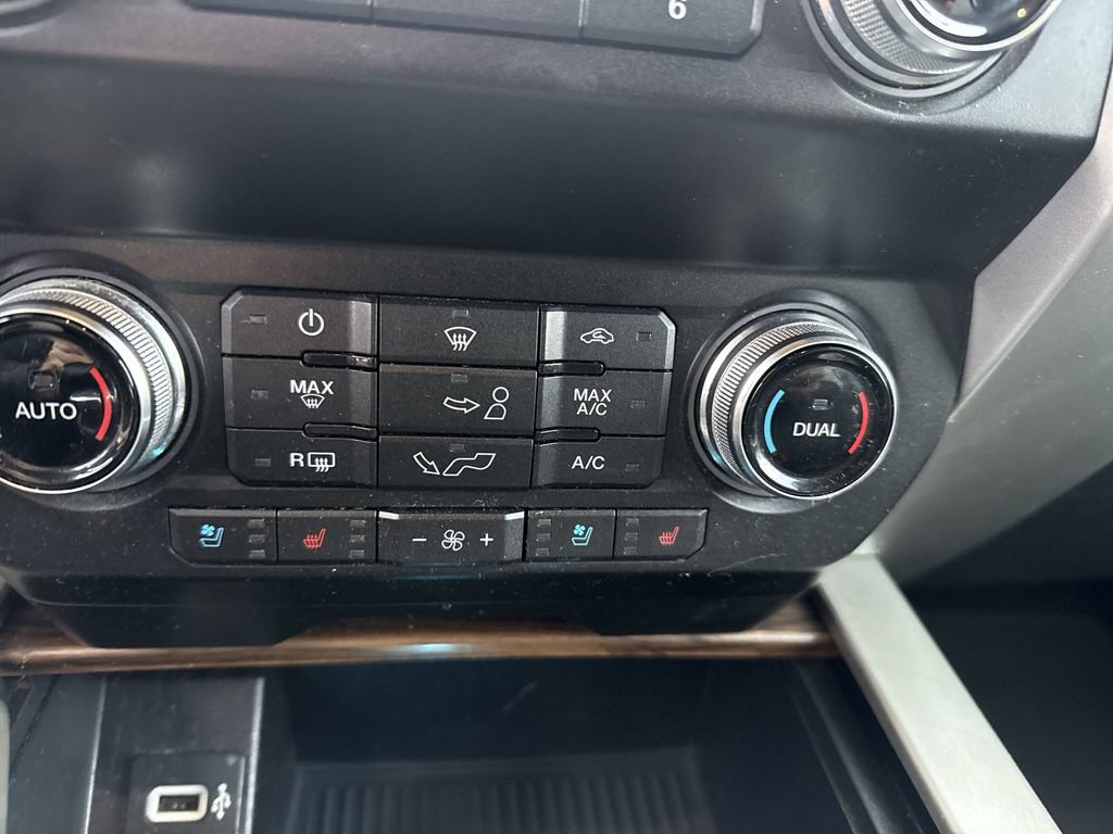 Used 2019 Ford F150 Lariat w/ Equipment Group 502A Luxury AWD/4WD image 32