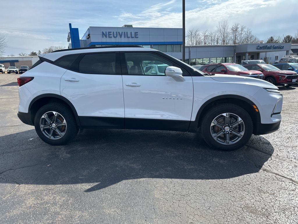 Used 2023 Chevrolet Blazer LT image 3