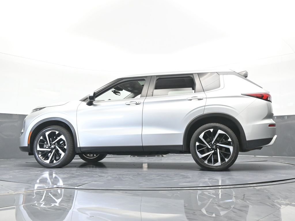 Used 2024 Mitsubishi Outlander SE image 68