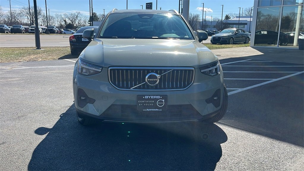Certified 2025 Volvo XC40 B5 Plus image 8