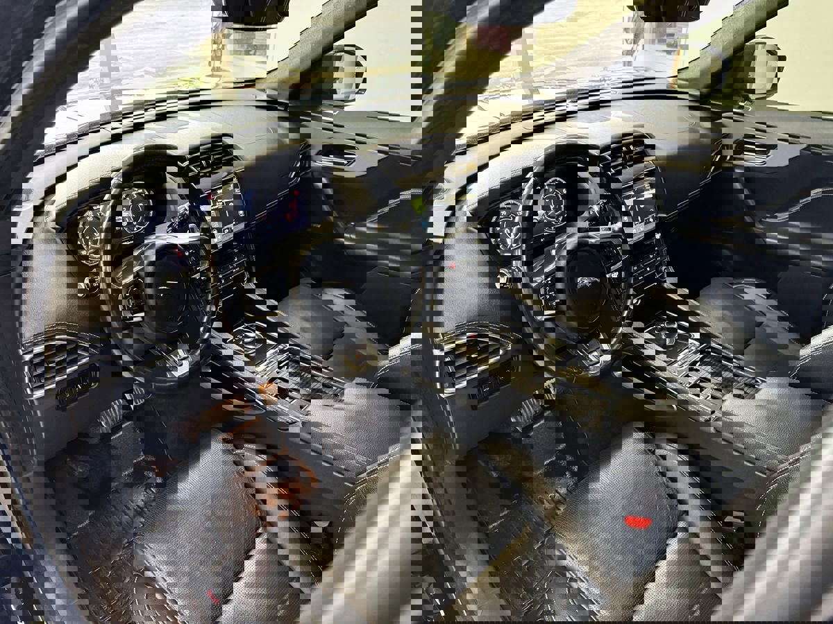 Used 2019 Jaguar F-PACE S image 12