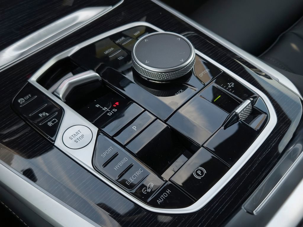 New 2026 BMW X5 xDrive50e w/ M Sport Package image 9