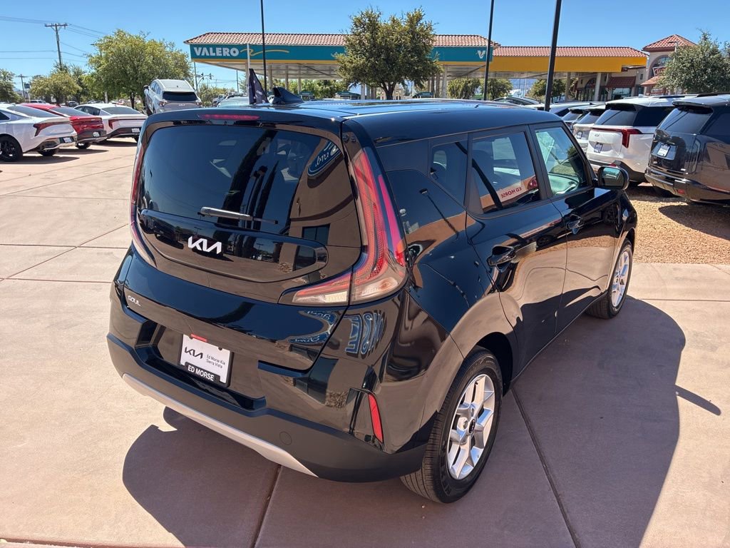 Certified 2025 Kia Soul LX FWD image 8