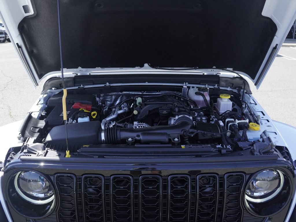 Certified 2025 Jeep Gladiator Sport AWD/4WD image 36
