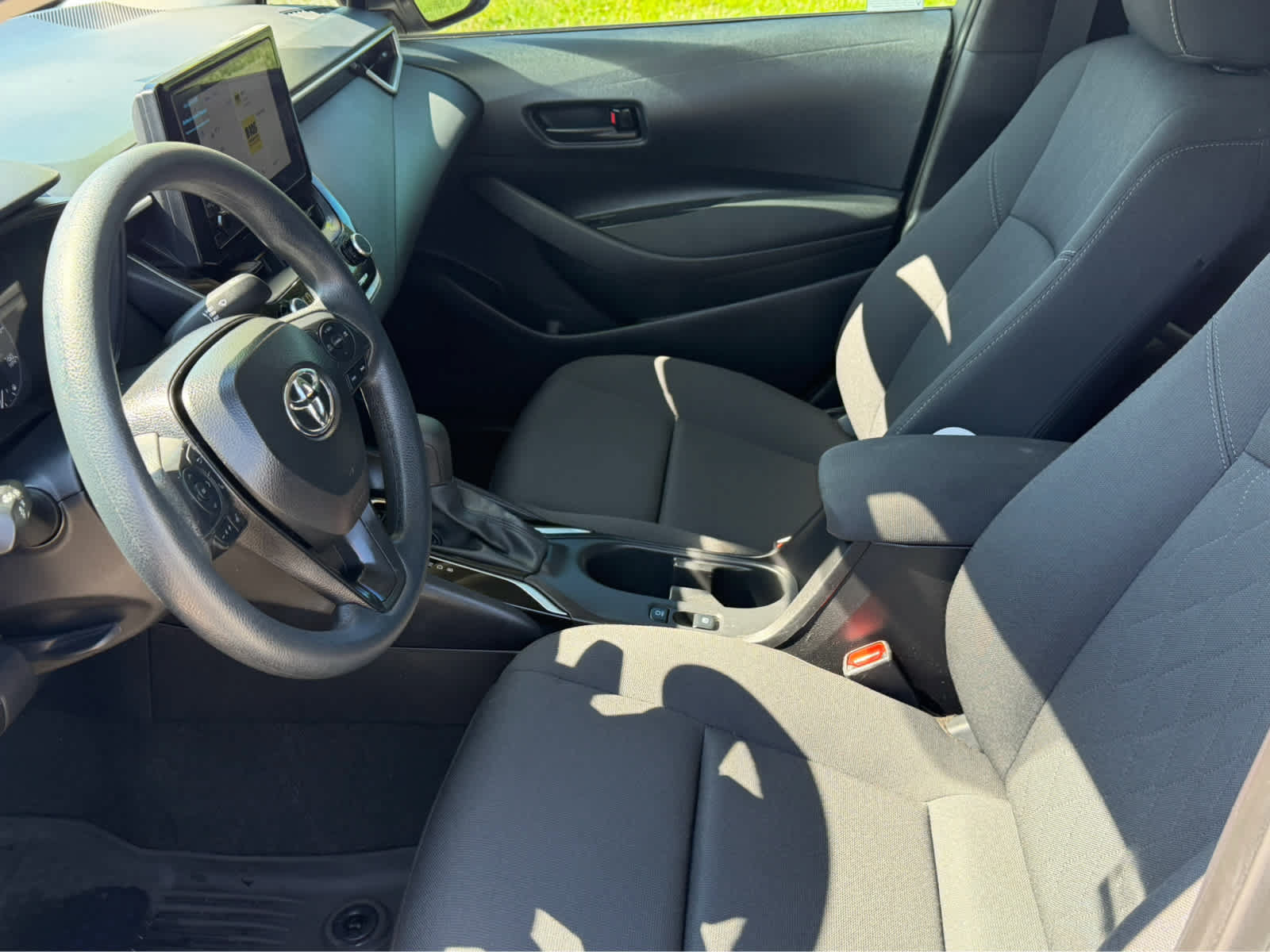 Used 2025 Toyota Corolla LE FWD image 12