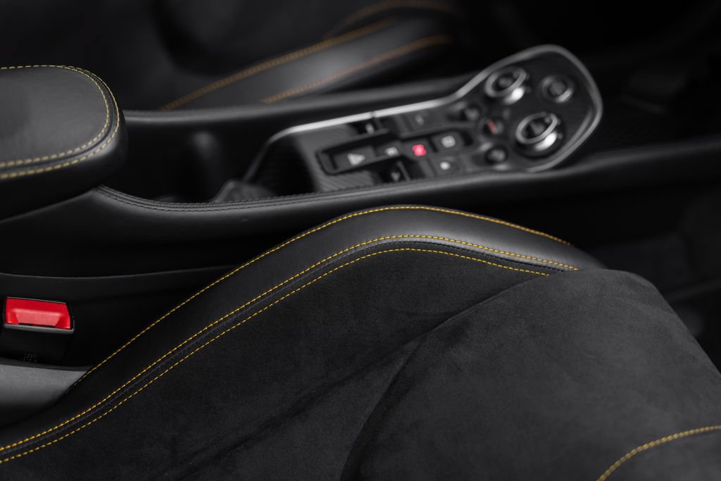 Used 2019 McLaren 570S Spider RWD image 22