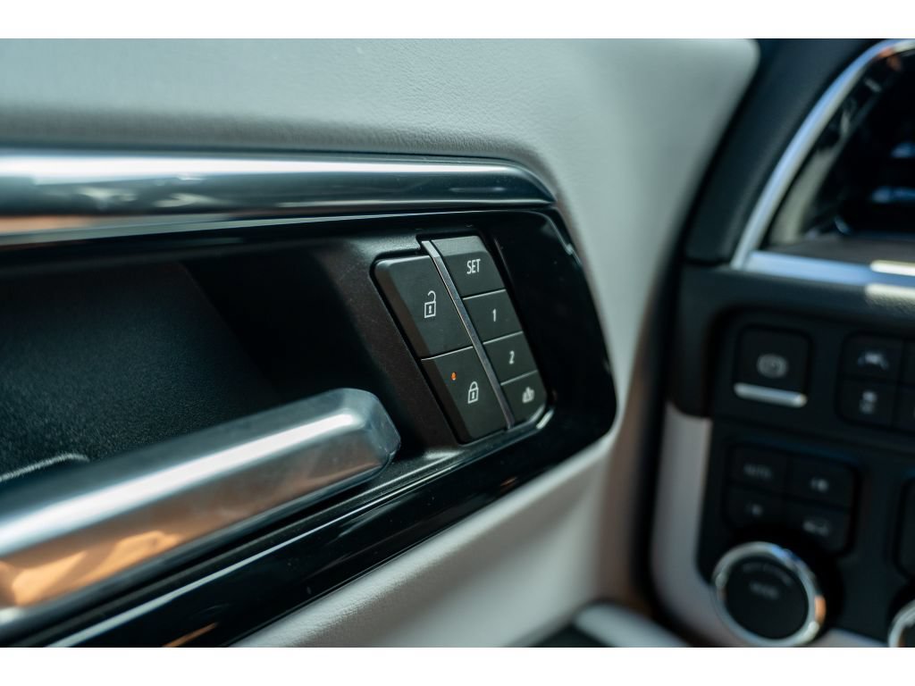 Used 2025 Chevrolet Tahoe Premier AWD/4WD image 31