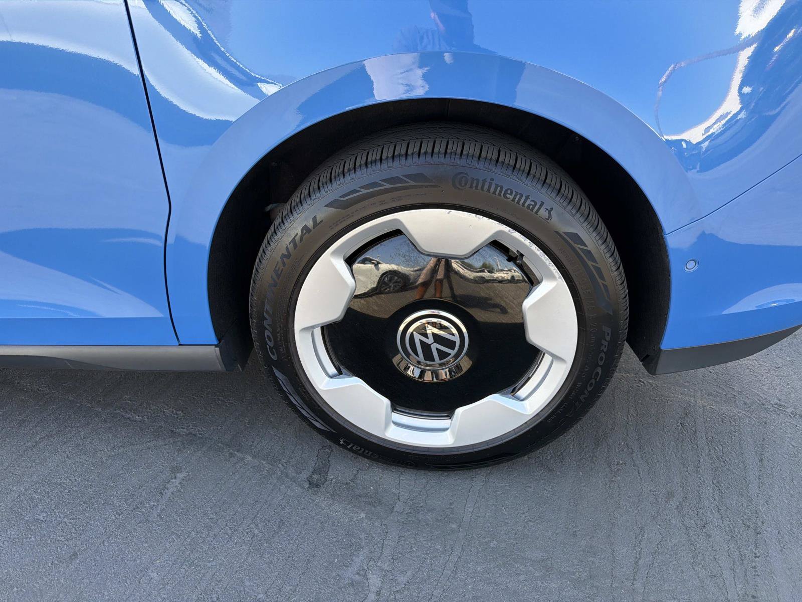 Certified 2025 Volkswagen ID. Buzz Pro S Plus AWD/4WD image 7