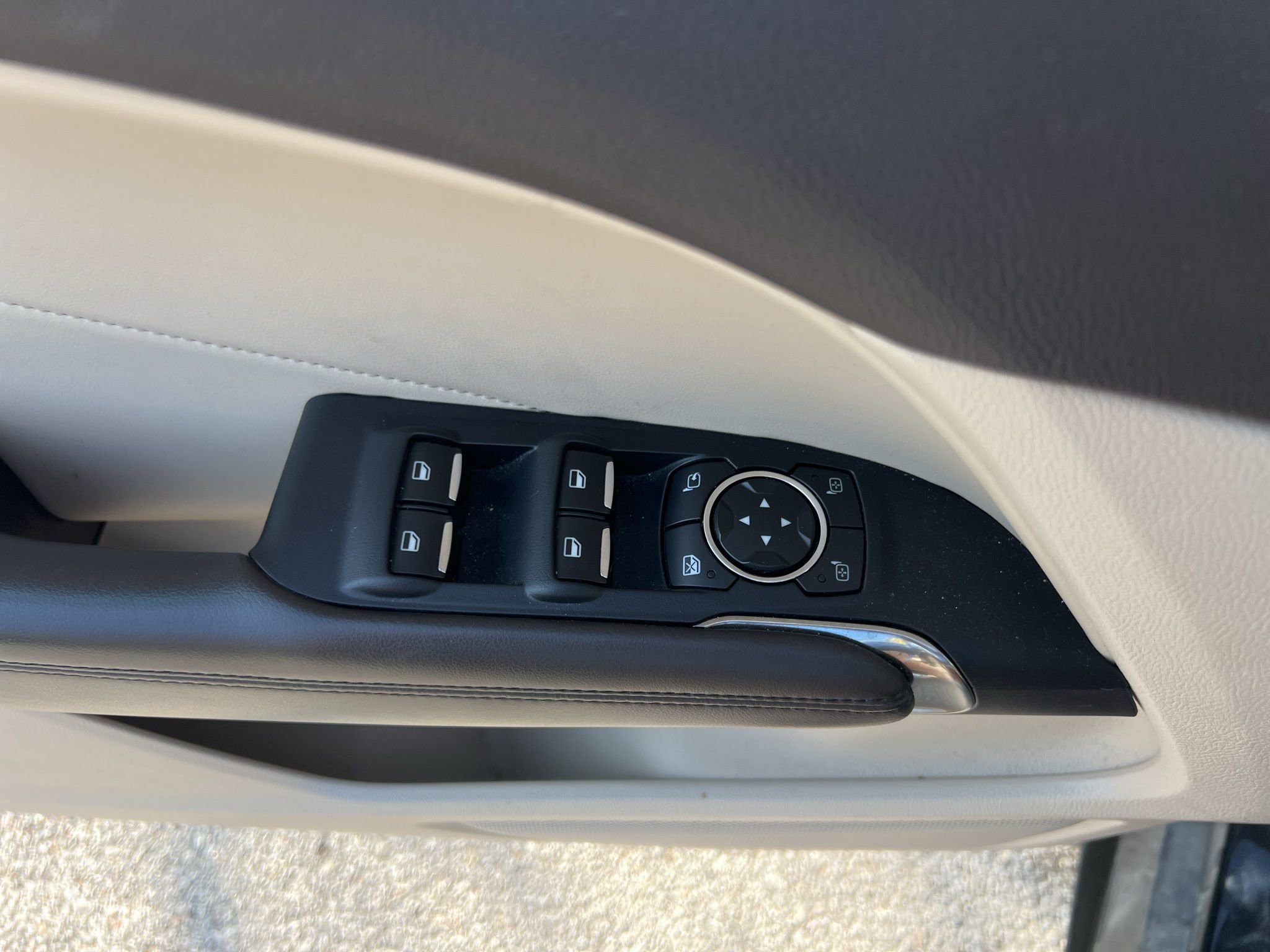 Used 2017 Lincoln MKC Reserve image 23