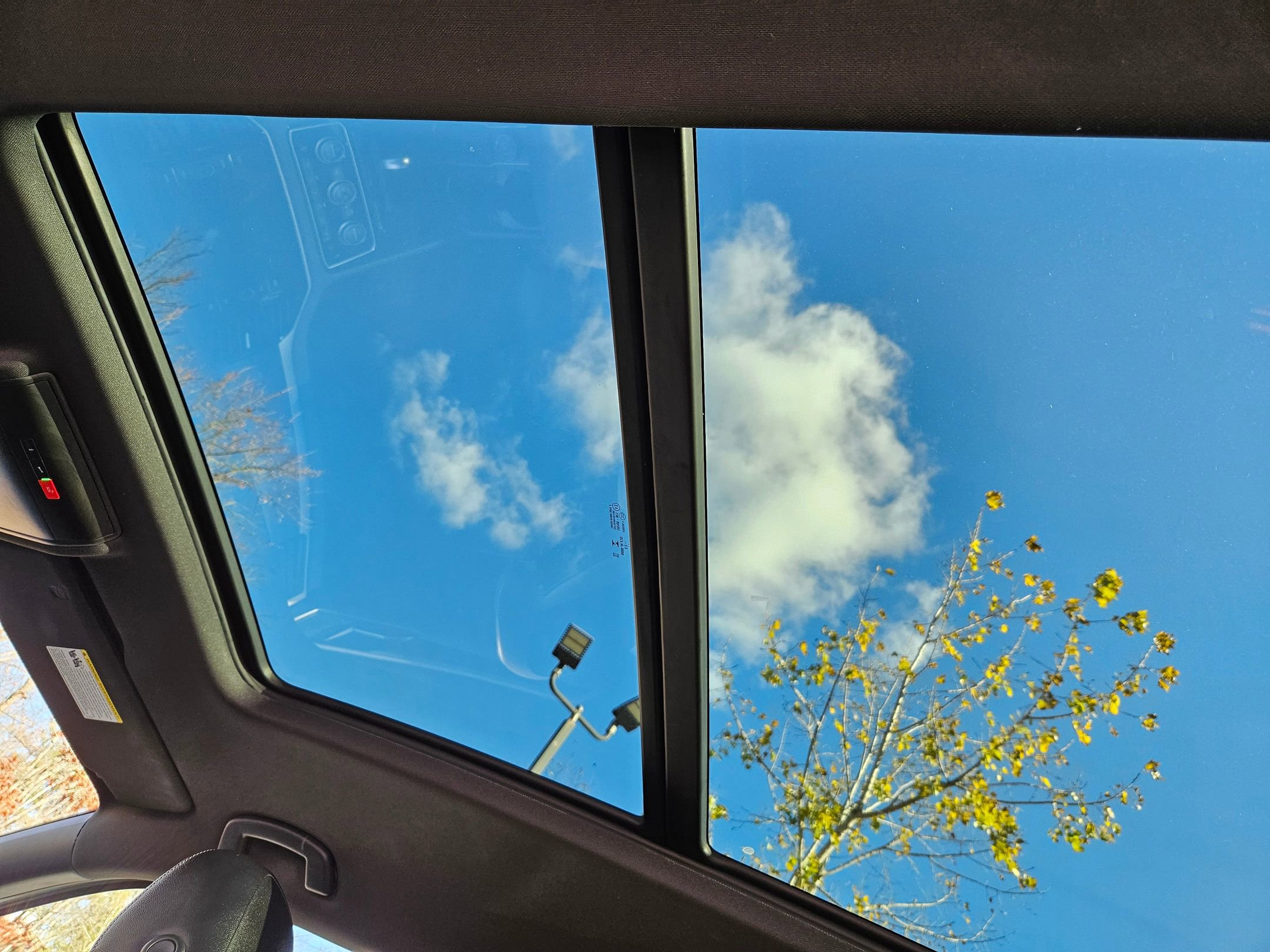 Used 2023 Volkswagen Atlas Cross Sport SEL image 18