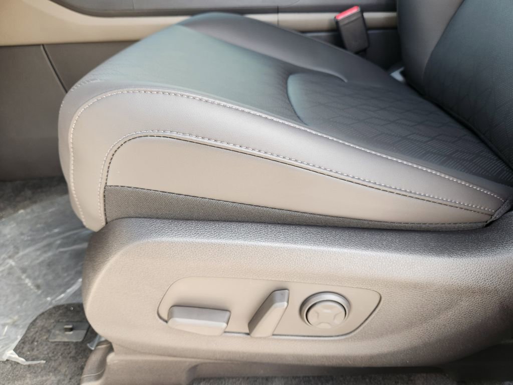 New 2026 Kia Carnival EX image 17