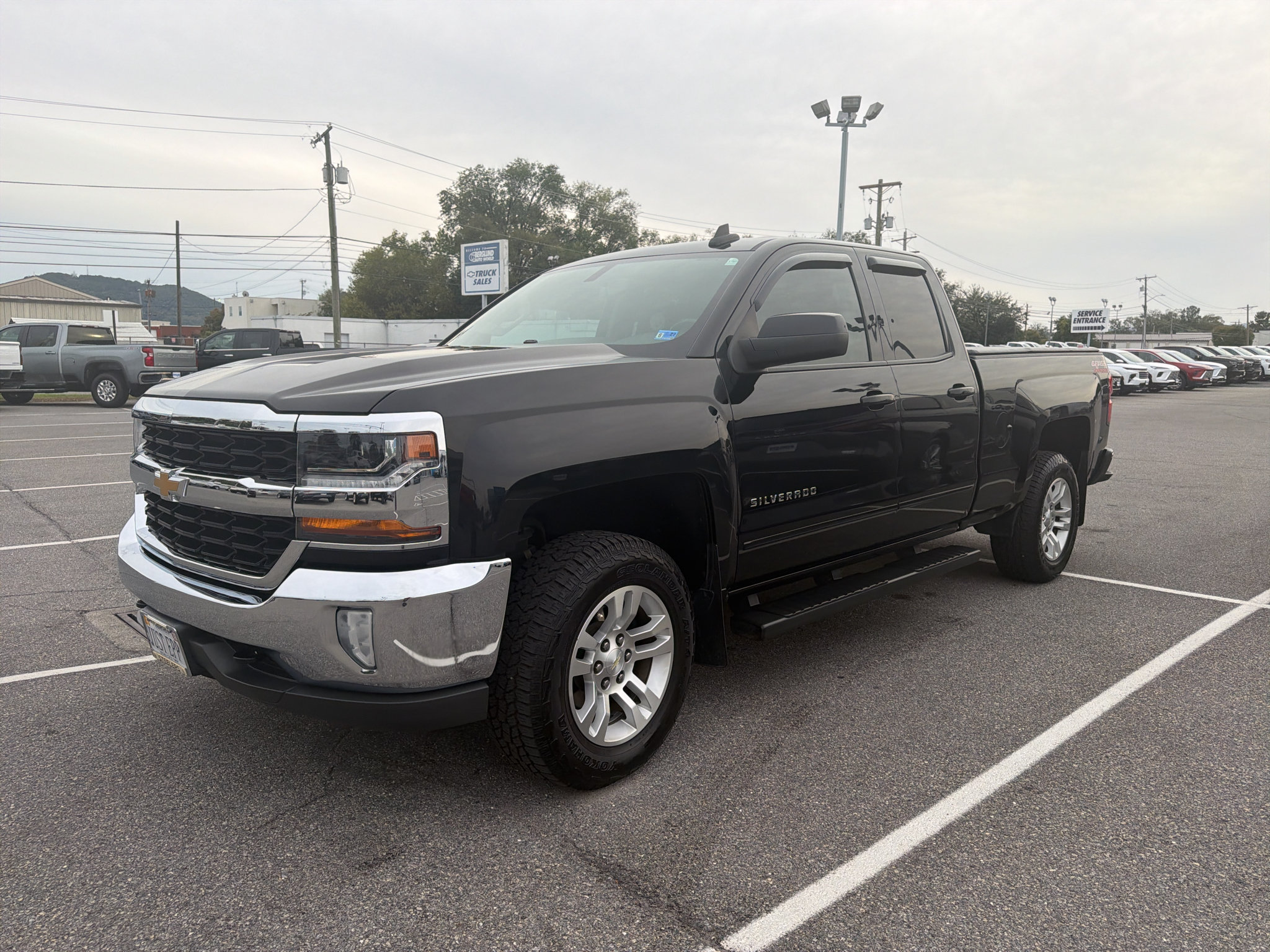 Used 2017 Chevrolet Silverado 1500 LT w/ All Star Edition AWD/4WD image 2