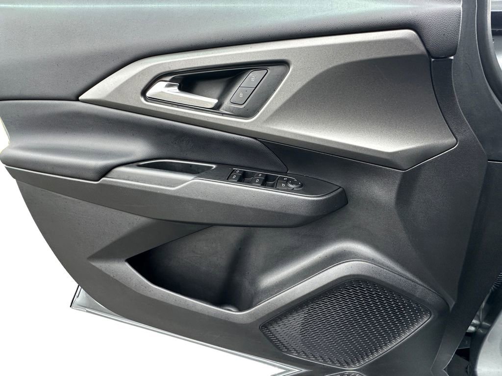 Used 2025 Chevrolet Equinox EV LT image 11